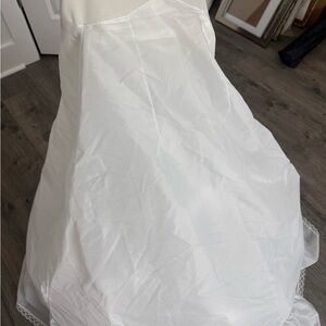 David's Bridal White Underskirt